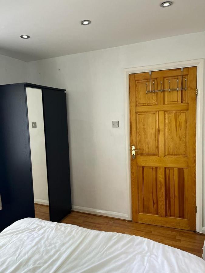 Large Double Bedroom With Free On Site Parking Kingston upon Thames  Luaran gambar
