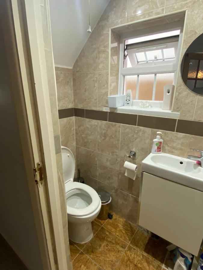 Large Double Bedroom With Free On Site Parking Kingston upon Thames  Luaran gambar